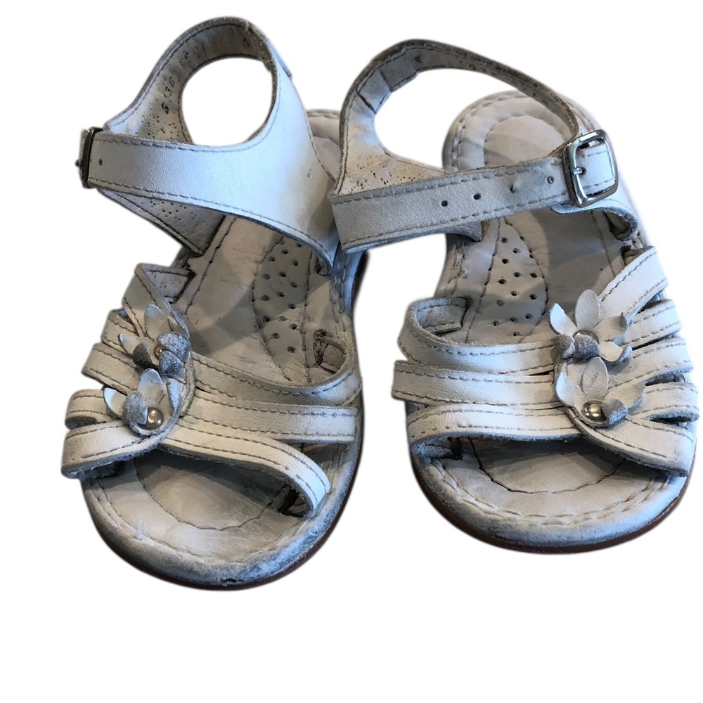 Kinder Mexico Size 14 (US 7)White Leather Sandals with Flower Details